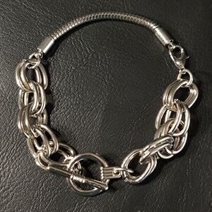 Modernist Women's Silver Tone Bracelet‎ 8 Inches